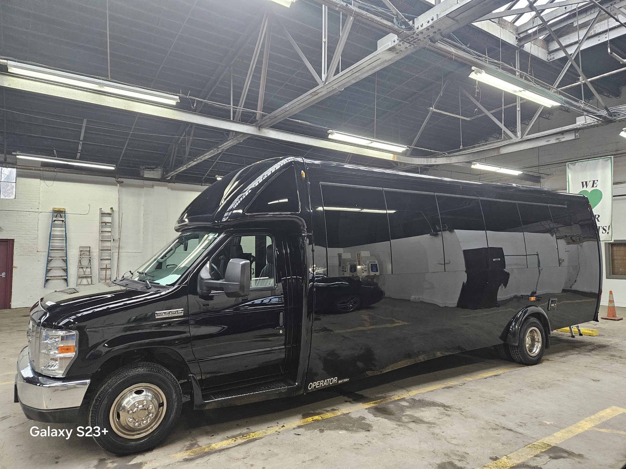 Mini Bus vs. Coach Bus: Which one should you choose?